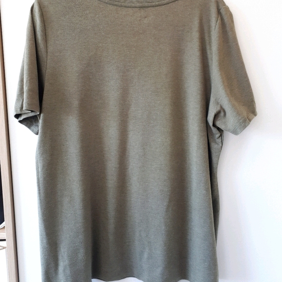 T-shirt - Picture 2 of 3